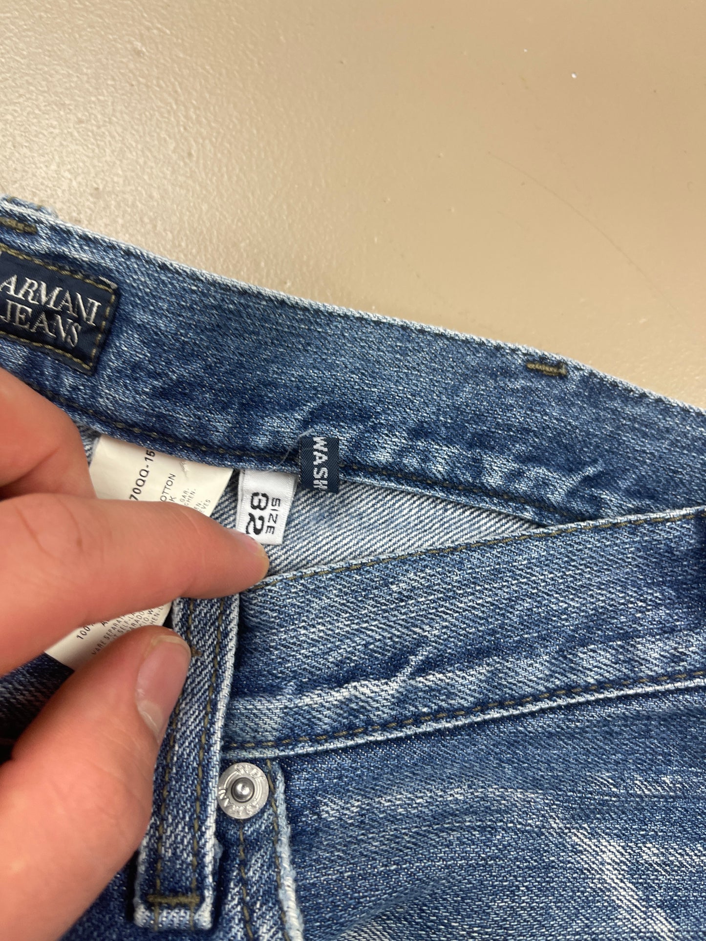 Armani Jeans ( M )